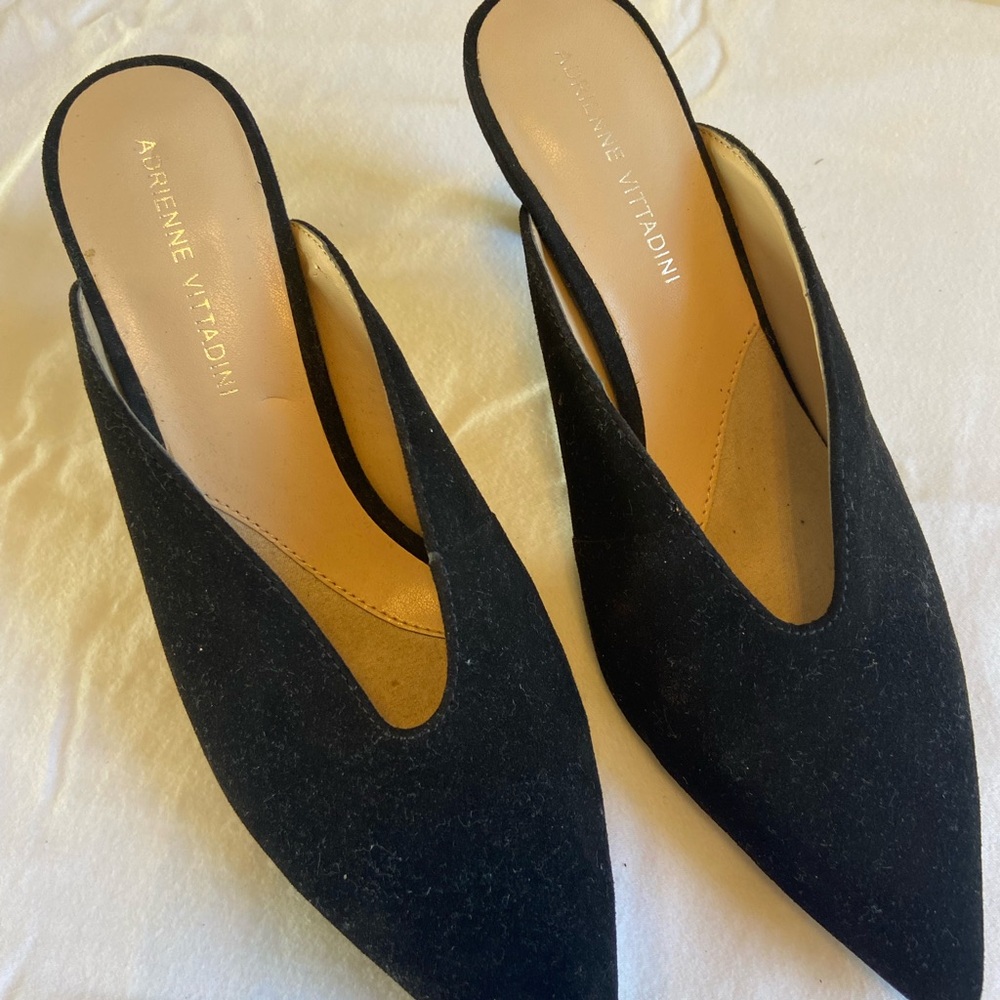 Adrienne Vittadini Black Pointed Mules